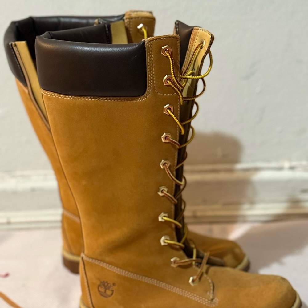 Timberland Brown and Black Lace Up Boots with Padded Collar